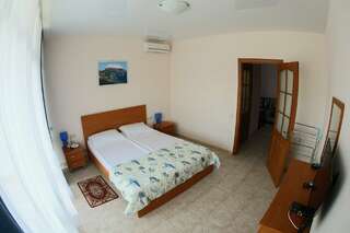 Гостевой дом Анири Саки Стандартный четырехместный номер-8