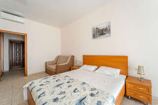 Гостевой дом Анири Саки Трехместный номер с балконом-2