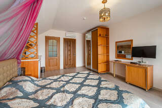 Гостевой дом Анири Саки Трехместный номер с балконом-5