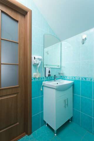 Гостевой дом Анири Саки Трехместный номер с балконом-10