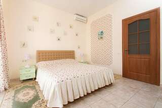 Гостевой дом Анири Саки Трехместный номер с балконом-1