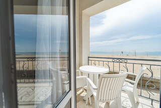 Гостевой дом Анири Саки Трехместный номер с балконом-1